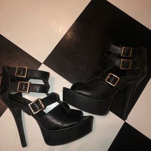 Black buckle pump